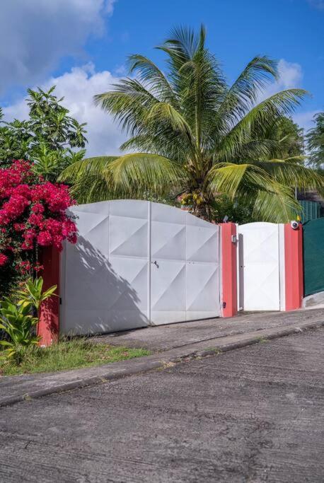 Spacieuse Villa Corossol Avec Piscine Et Jeux Exterieurs ル・ゴジエ エクステリア 写真